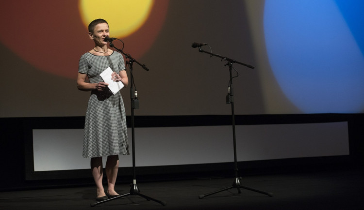 Tlumočník netlumočí slova, ale myšlenku, říká tlumočnice karlovarského festivalu. Foto: Se svolením KVIFF