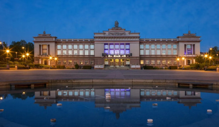 Rekonstrukce Domu kultury v Ostrově se prodraží, termín dokončení se však nemění. Foto: Se svolením města Ostrov