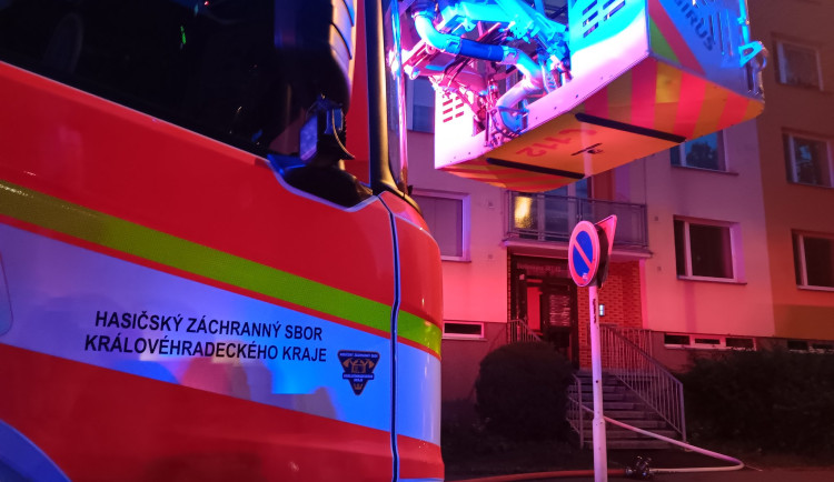 V bytě zasaženém požárem na hradeckém Moravském Předměstí byl nalezen mrtvý muž