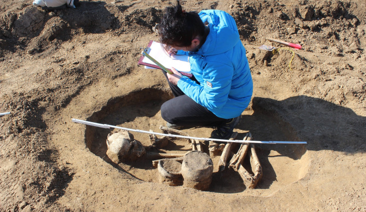 Stavbu obchvatu Přeštic o tři měsíce zpozdí výzkum archeologů
