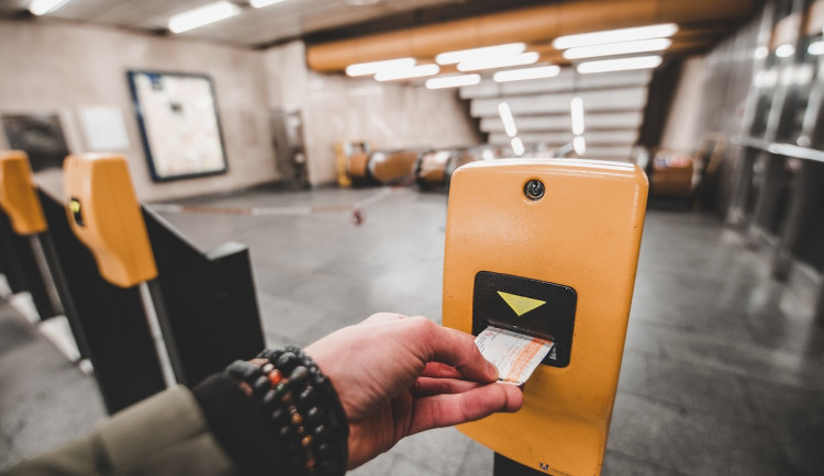 Dopravní podnik minulý rok za prodej jízdného získal 4 miliardy