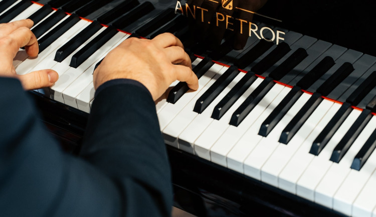 Petrof v reakci na hrozbu amerických cel založil dceřinou firmu Petrof USA