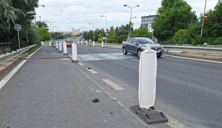 Plynuleji po páteřní silnici Olomouce. Poničená část mostu se dočká opravy v závěru roku