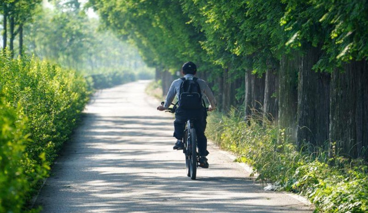 Karlovarský kraj pokračuje ve stavbě dvou úseků cyklostezky Ohře za 113 milionů