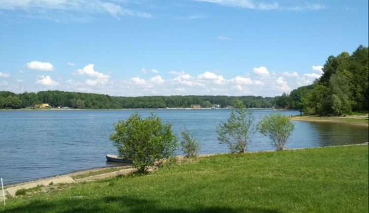 Těrlická přehrada má podle hygieniků zhoršenou kvalitu vody