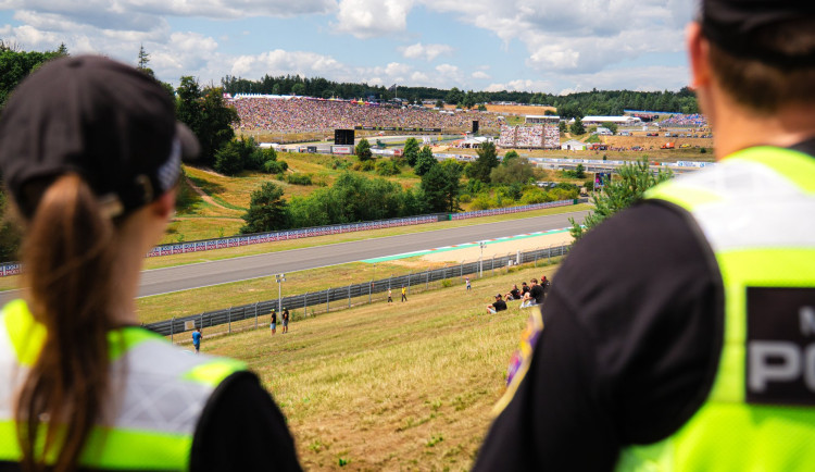 Tisíce fanoušků MotoGP zaplnily Masarykův okruh, doprava byla bez větších kolizí