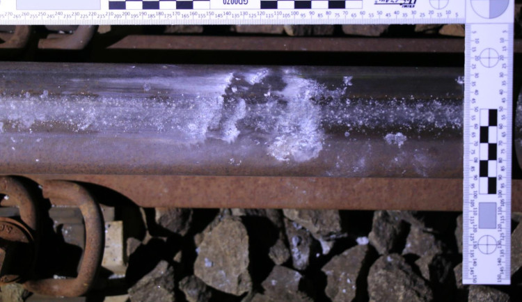 Vlak v Chotěvicích zastavily kameny na trati, pachateli hrozí až osm let