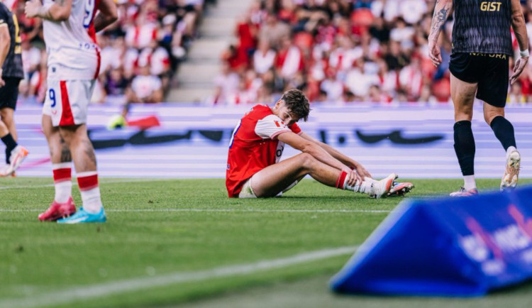 Fotbalisté Slavie v úvodu sezony doma ztratili, s Hradcem Králové remizovali 2:2