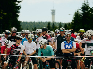 Prosluněná náročná výzva. Peloton Road Classics podruhé dobyl Klínovec.