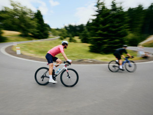 Prosluněná náročná výzva. Peloton Road Classics podruhé dobyl Klínovec.