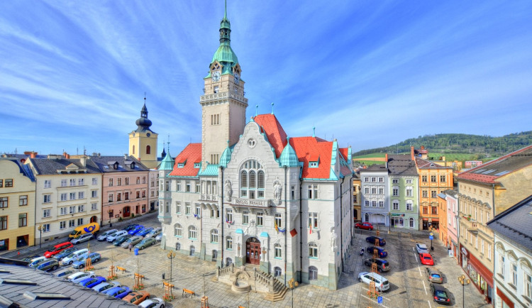 Tak takhle ne. Stavební úřad v Šumperku měsíce nesáhl na spis, kraj mu ho pro nečinnost odebral