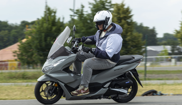 Vyzkoušejte si skútr na vlastní kůži – zdarma a pod dohledem profíků