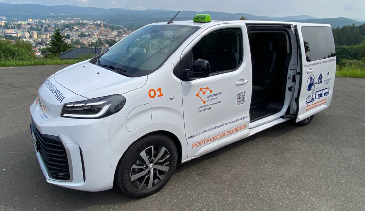 Zájem o poptávkovou dopravu je v Jablonci větší, než se čekalo