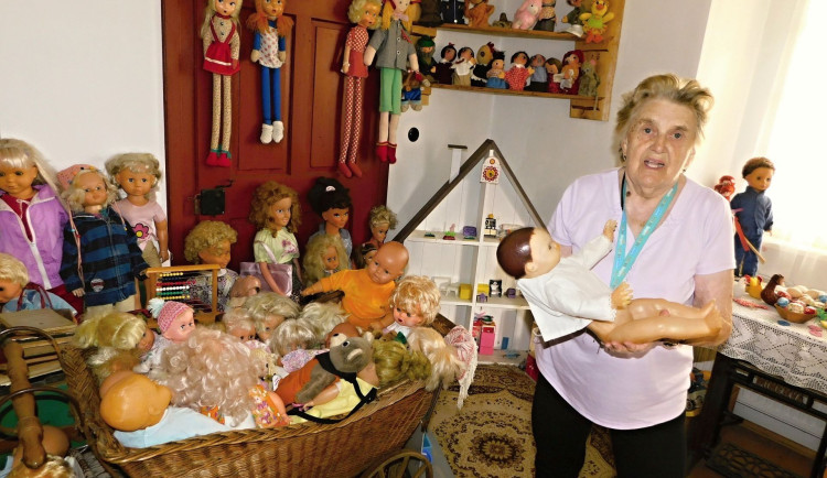 FOTO: Muzeum v Bobrové má skoro tři tisíce panenek. Sbírá je Marie Roháčková