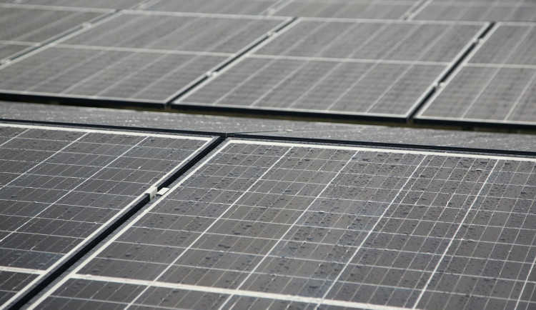 Tábor osadí na střechách 12 objektů fotovoltaické elektrárny za 30 milionů korun