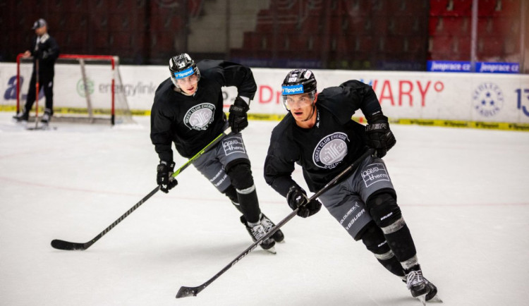 Po pauze znovu na ledě. Jan Šír si příliš neodpočinul, běhání mu ale radost nedělá.