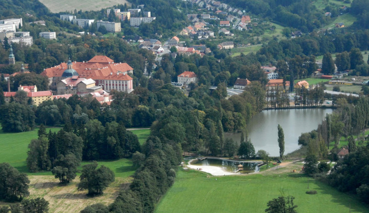 Město Plasy rozšiřuje téměř za 40 milionů korun základní školu, která už je plná