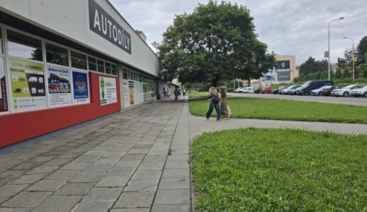 Frekventovaný chodník na Velké Dlážce se dočká oprav. Už není bezpečný