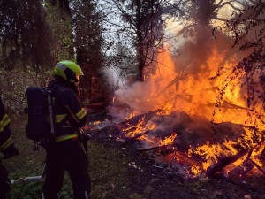 Požárů v přírodě bude přibývat, zjistila studie hasičů Karlovarského kraje