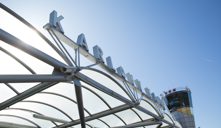 Karlovarské letiště hlásí plné dovolenkové lety, kraj chystá rozšíření nabídky.