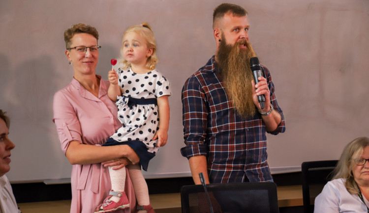 Madlence, které chtěly darovat kostní dřeň tisíce lidí, zabírá léčba. Transplantaci nepotřebuje