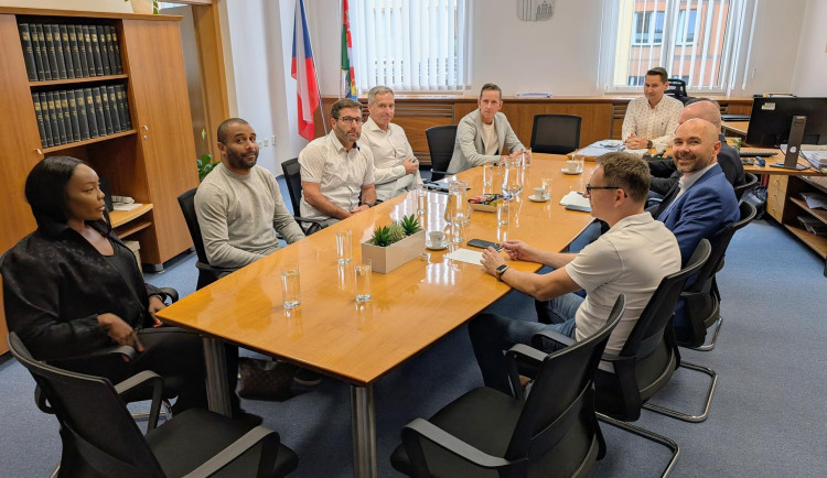 Dynamo nemůže být přestupní stanicí zahraničních hráčů, zní z radnice po prvních jednáních