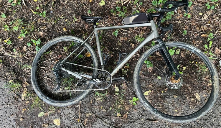 Policisté zadrželi dvojici podezřelou z krádeže jízdních kol. Škoda je 120 tisíc. Foto: Se svolením Policie ČR