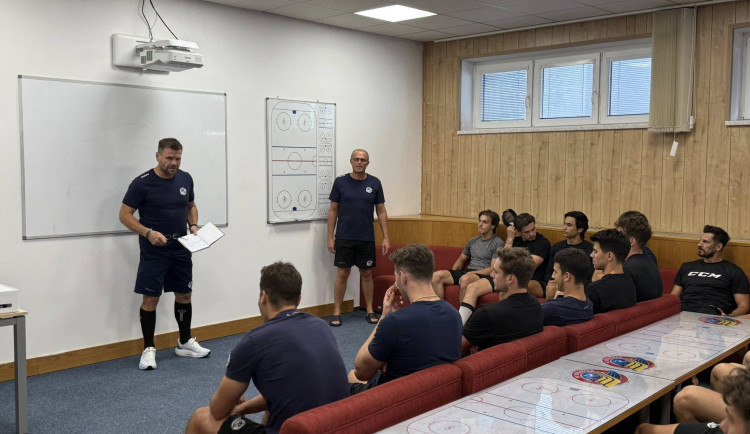 Hokejisté Vítkovic ladí formu na ledě. Poprvé pod koučem Varaďou
