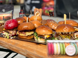 Burgery v lázeňské atmosféře. Karlovy Vary hostí street food festival