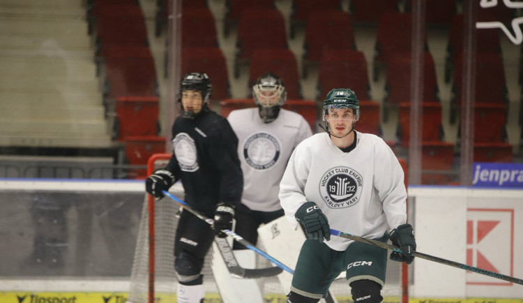 Hokejista Dominik Rymon míří v zámoří na univerzitu, přiblíží se tím vysněné NHL. Foto: Se svolením HC Energie Karlovy Vary