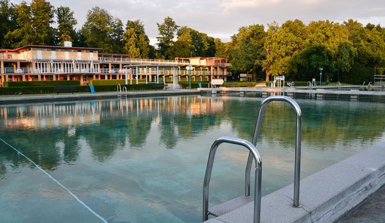 Opavské koupaliště se vzpamatovává z povodní, čeká ho další obnova