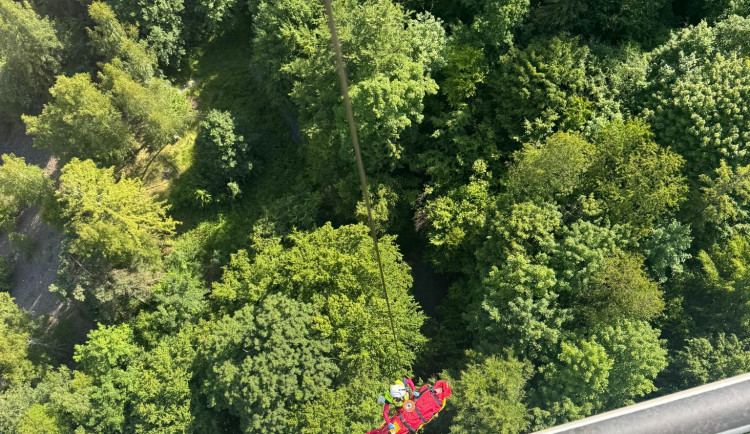 Každá minuta se počítá, apelují záchranáři. Klíčové je přesně určit místo nehody