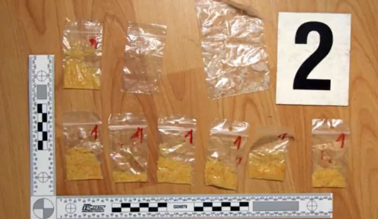 VIDEO: Dvaapadesátiletá žena vedla skupinu prodejců pervitinu. Operovali hlavně v Olomouci