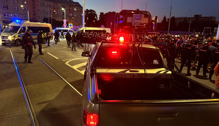 Po fotbalovém zápasu mezi Baníkem a Austrií Vídeň byl zraněn rakouský fanoušek