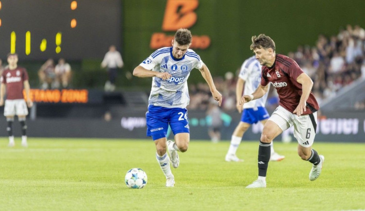 Fotbalisté Sparty využili dlouhou přesilovku a porazili Olomouc 1:0