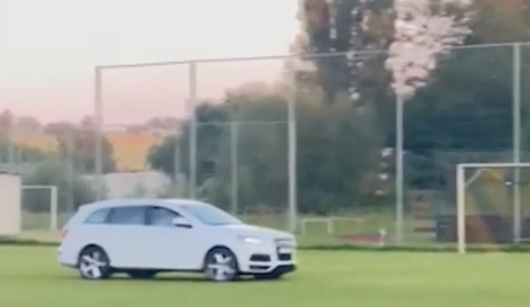 Na fotbalovém hřišti v Toužimi padly výstřely, policie zajistila plynovou pistoli.