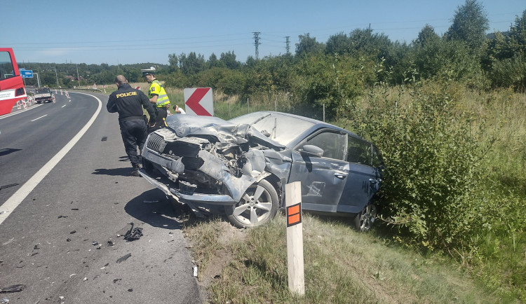 Dopravní nehoda uzavřela na několik hodin dálnici D6 v Karlových Varech