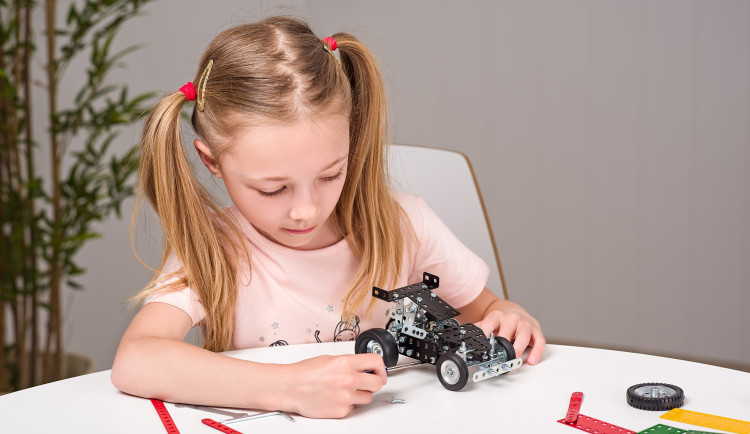 Police nad Metují slaví století Merkuru: Užijte si techniku, dílny a interaktivní atrakce