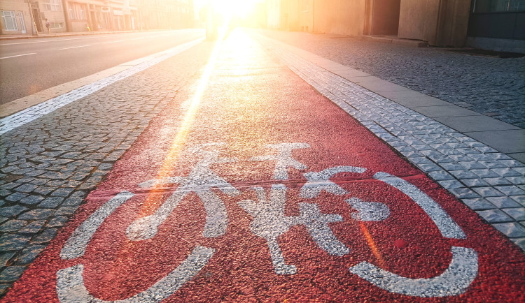 V Hradci konečně povede od Zděné boudy k lesnímu hřbitovu cyklostezka