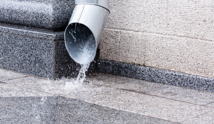 Lepší hospodaření s dešťovou vodou. Brno přispěje statisíce na nové nádrže