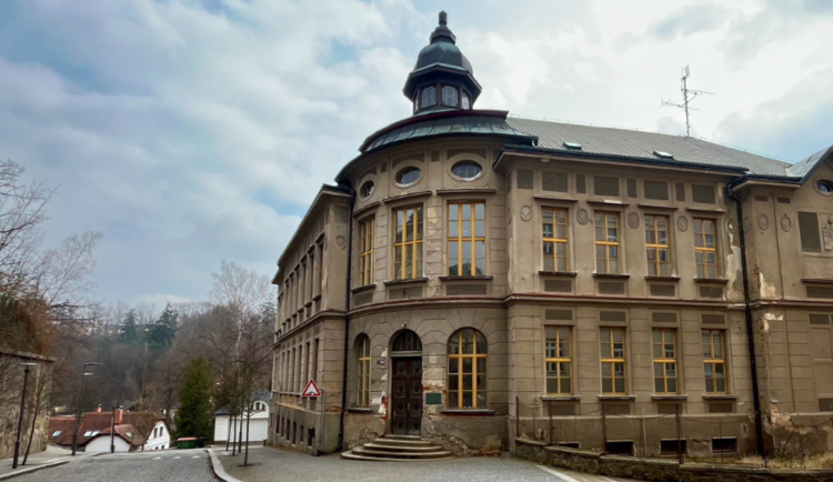 Charita v Havlíčkově Brodě začala opravovat bývalou školu, byla léta prázdná