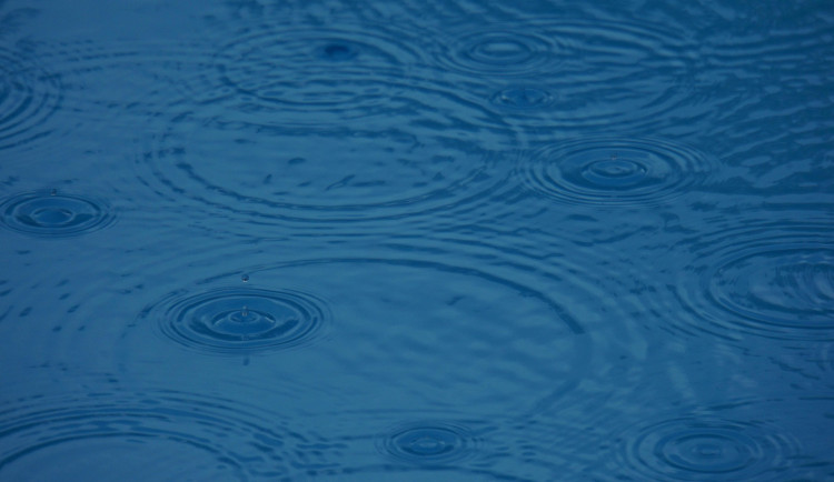 Průtrž mračen nad Plzní. Jih Čech zasáhly silné bouřky, směřují na jižní Moravu