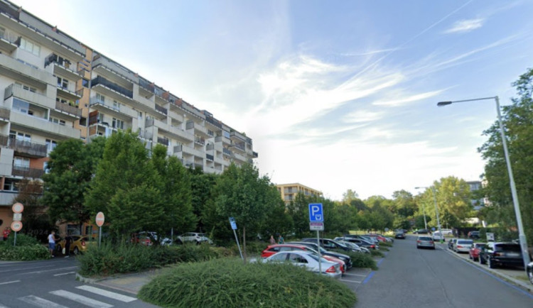 Na části Poděbradské v Praze 9 začne uzavírka. Doprava se zúží do jednoho pruhu