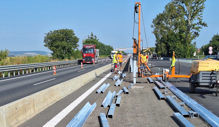 Úleva na D35 do Litovle. Částečně se otevře opravovaný úsek dálnice včetně sjezdu u Unčovic