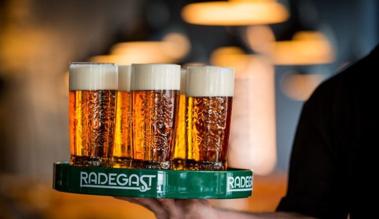 Pivovar Prazdroj zdraží od října některá svá piva průměrně o 2,8 procenta