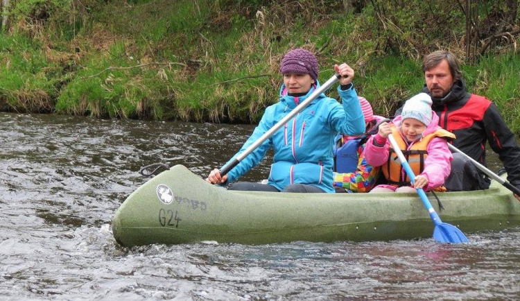 Kvůli nedostatku vody mohly letos lodě na Teplou Vltavu jen v pěti dnech