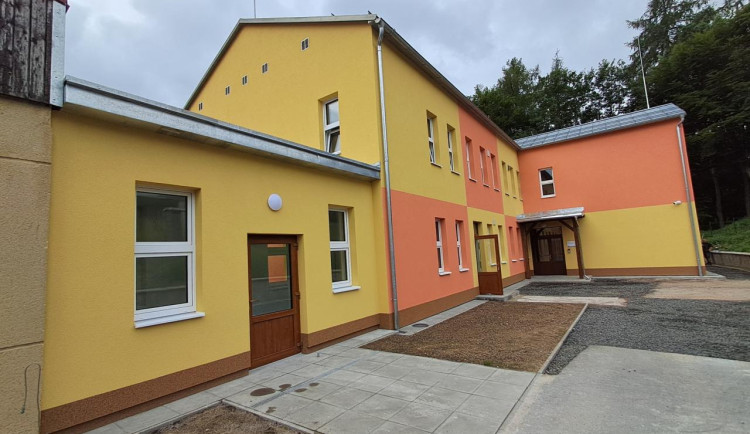 Nejdek obnovil 30 let chátrající školku, rekonstrukce stála téměř 29 milionů