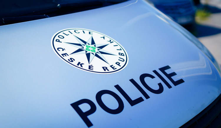 Trojice cizinců přepadla seniory v Praze 6, bezprostředně poté je zadržela policie