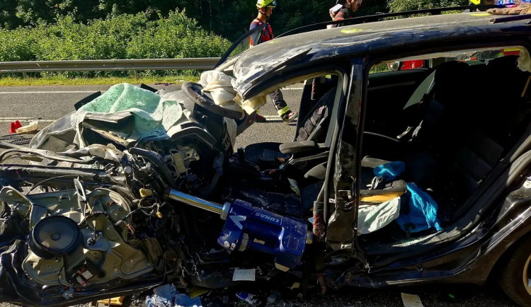 Tragická nehoda. Při střetu tří aut u Bílého Kostela zemřela řidička