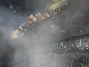 Při požáru chovné stanice ve Žluticích uhynulo pět psů, kotce asi někdo zapálil